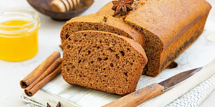 Bolo de mel e canela