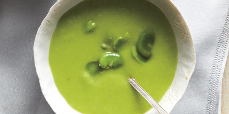 Sopa de favas à Alentejana