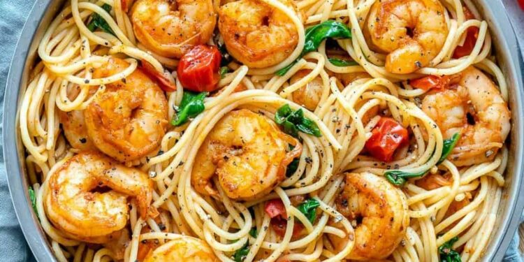 Massa com camarão e alho