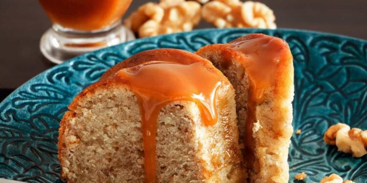 Bolo de caramelo húmido e fofo