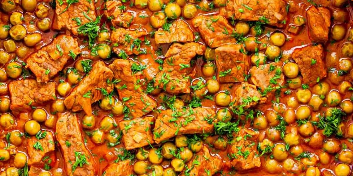 Carne de vaca estufada com ervilhas