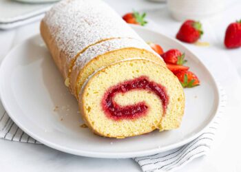 Torta de morango fácil e rápida