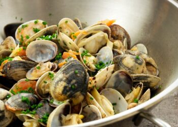 Cataplana de amêijoas à Algarvia