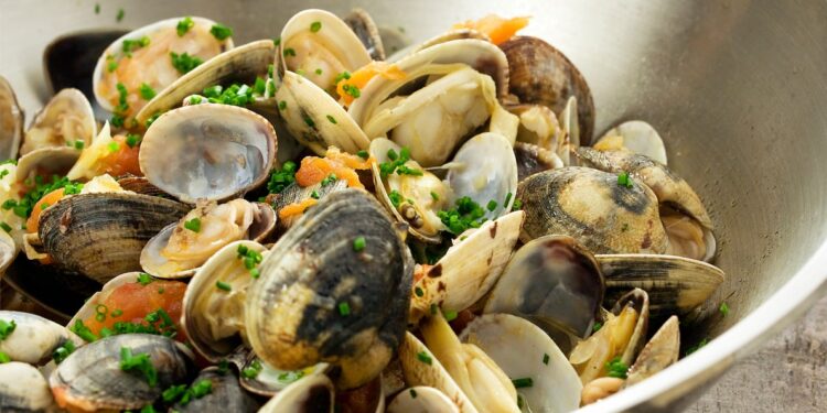 Cataplana de amêijoas à Algarvia