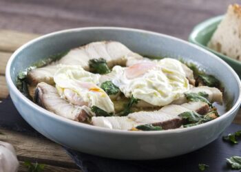 Cação de coentrada à Alentejana