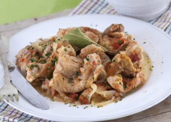 Bifanas de cebolada com cerveja à Portuguesa