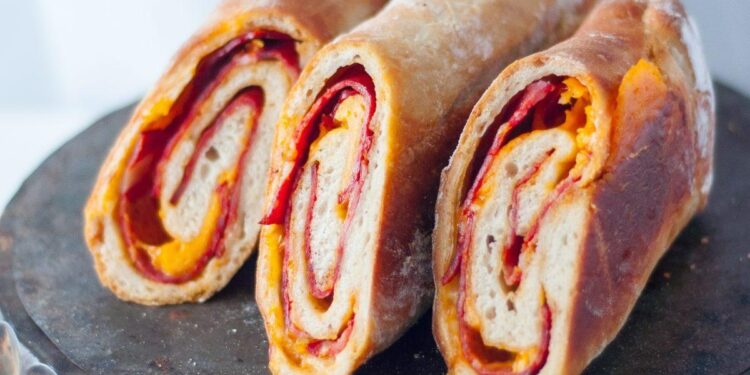 Pão com chouriço caseiro à portuguesa