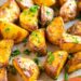 Batatas assadas no forno à moda antiga