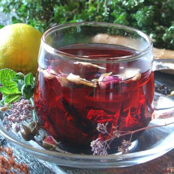 Chá de hibisco com gengibre