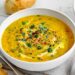 Sopa alentejana de coentros