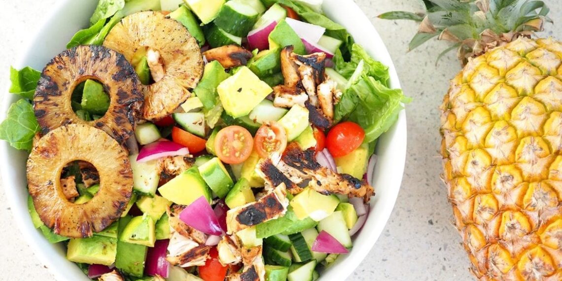 Salada de frango com ananás