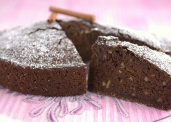 Bolo de alfarroba à algarvia