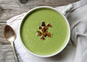 Sopa de alface à moda antiga