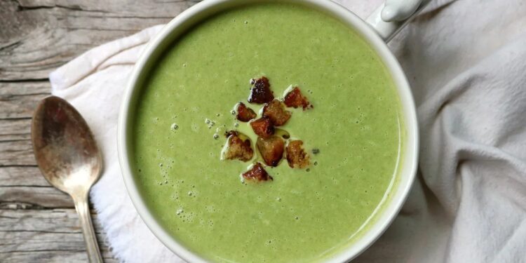 Sopa de alface à moda antiga