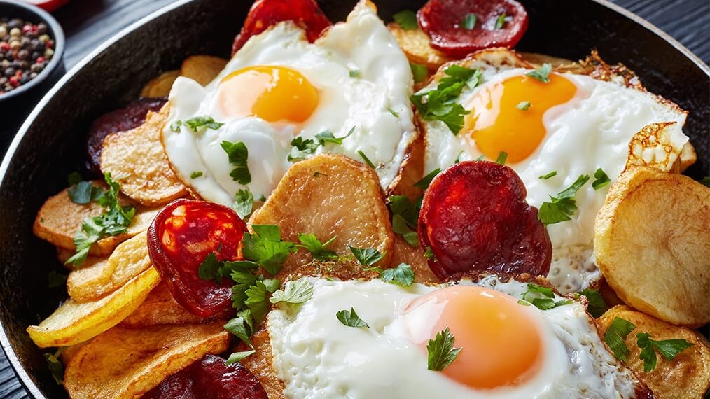 Ovos rotos com chouriço