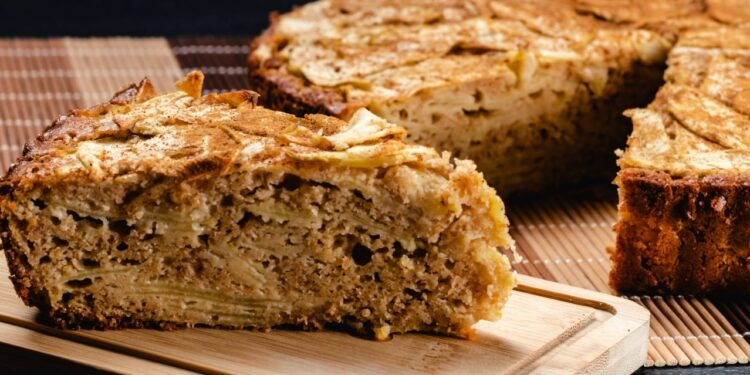 Bolo de maçã e canela húmido e fofo