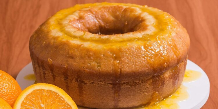 Bolo de laranja húmido e fofo