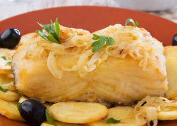 Bacalhau frito com cebolada