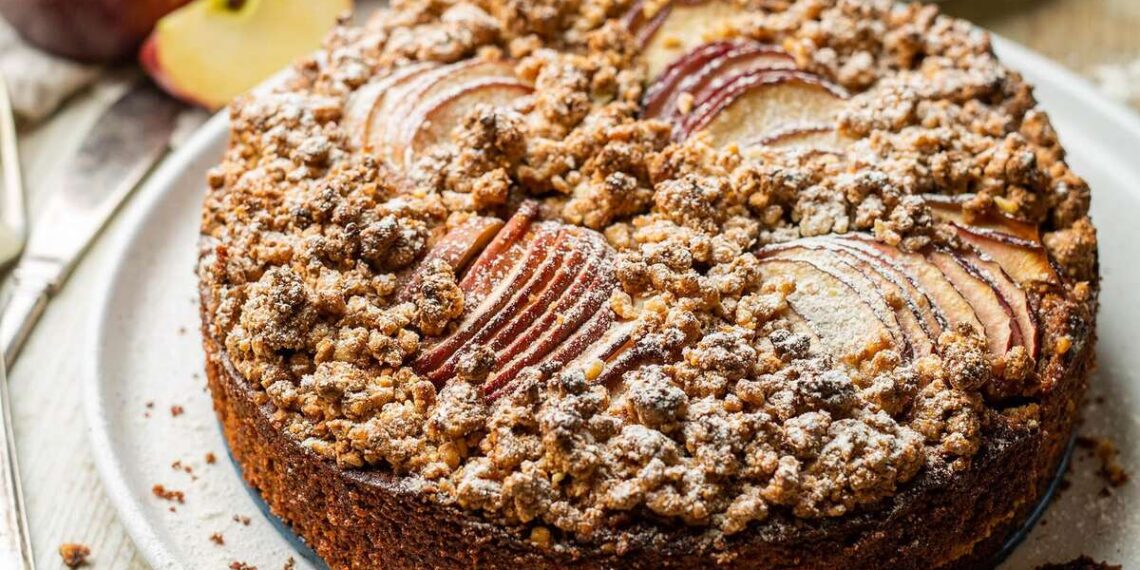 Bolo de maçã com nozes à moda antiga