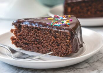 Bolo de chocolate com leite condensado