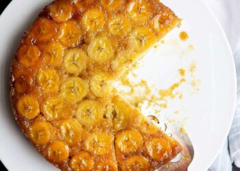 Bolo de banana caramelizada