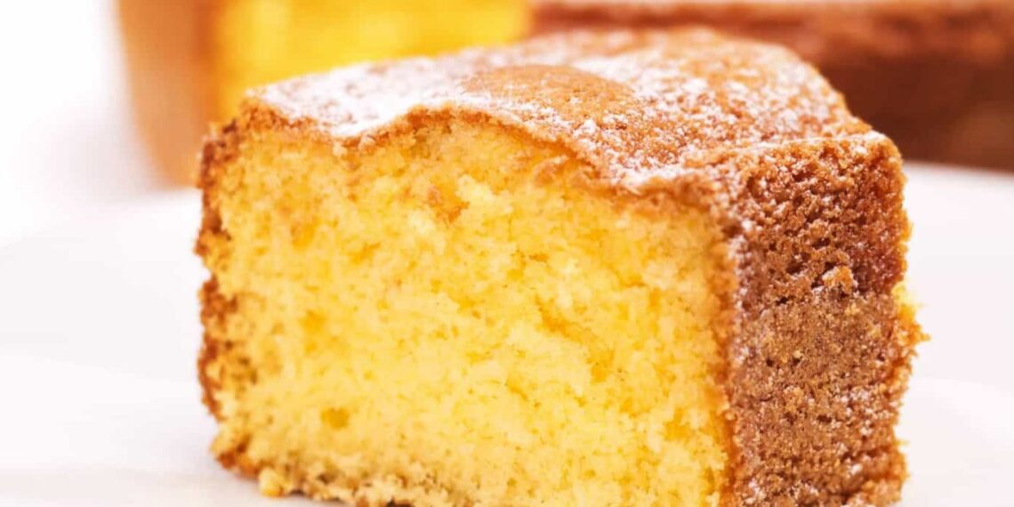 Bolo fofinho de iogurte de coco