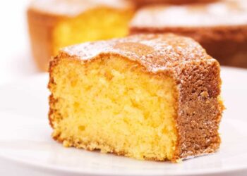 Bolo fofinho de iogurte de coco