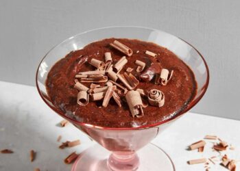Mousse de chocolate com leite condensado