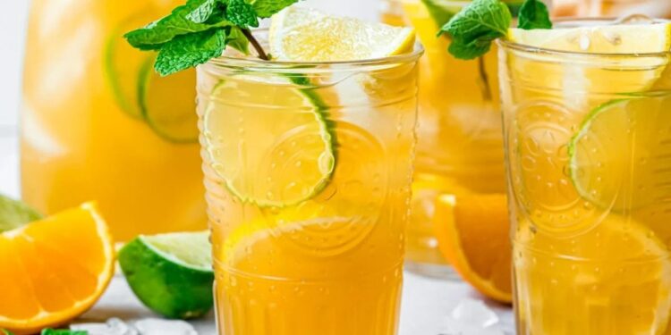 Ice-tea de limão caseiro