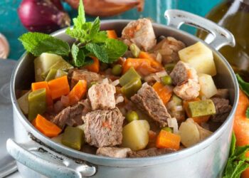 Jardineira de porco à moda antiga