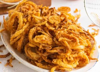 Cebola frita crocante