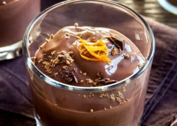 Mousse de chocolate com laranja cremosa