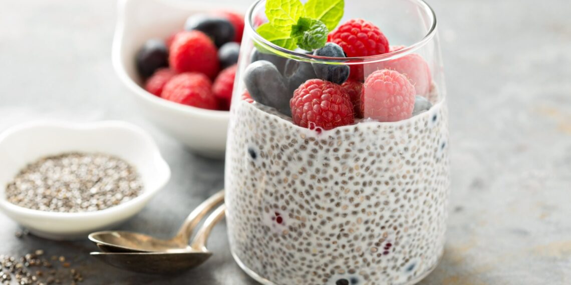 Iogurte com chia e fruta