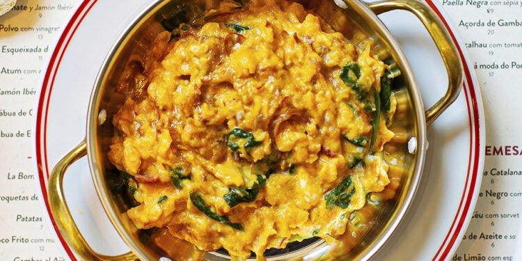 Ovos mexidos com alheira