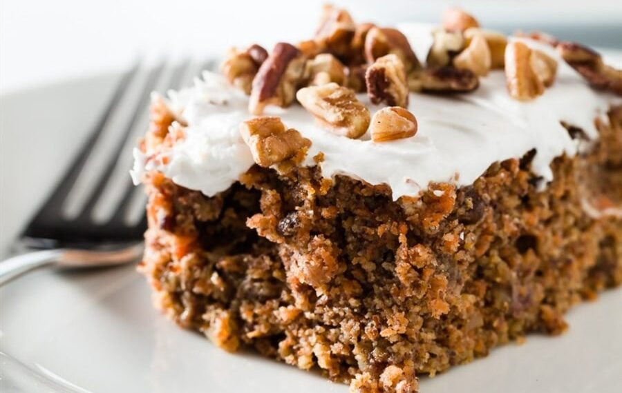 Bolo de cenoura e nozes