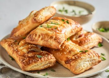 Folhado de atum e queijo