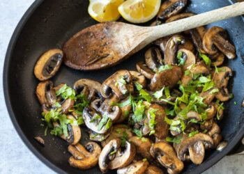 Míscaros salteados à moda antiga