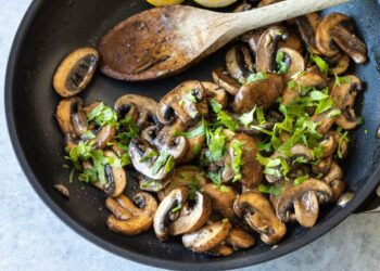 Cogumelos salteados com bacon