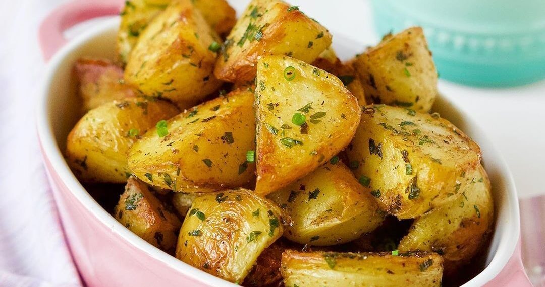 Batatas coradas na frigideira