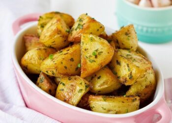 Batatas coradas na frigideira