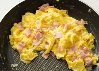 Ovos mexidos com fiambre