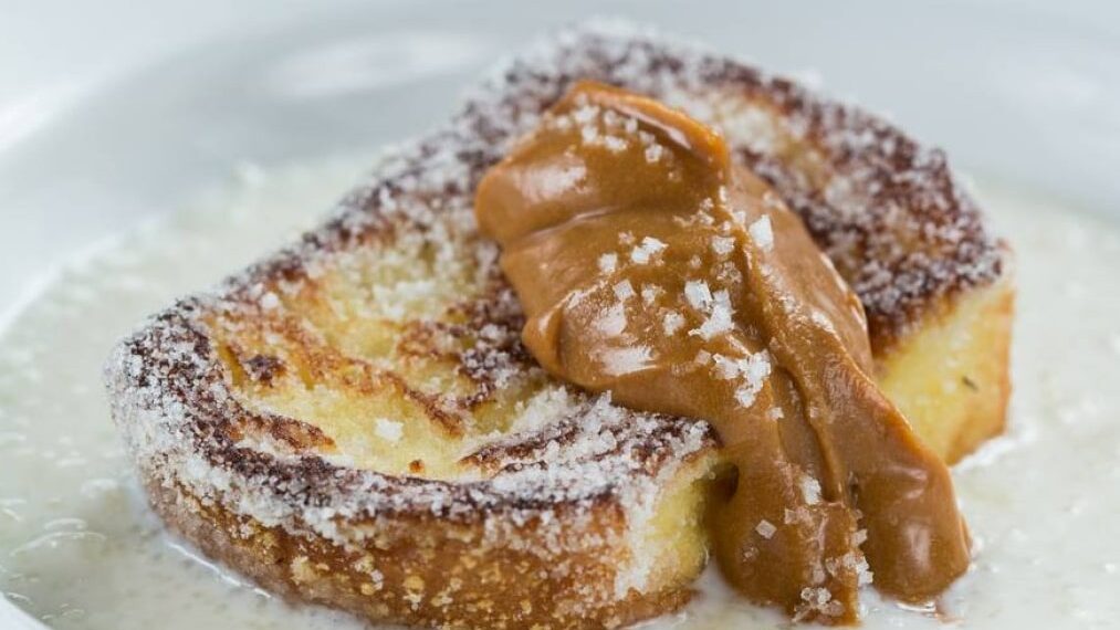 Rabanadas com manteiga de amendoim