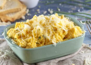 Ovos mexidos com queijo