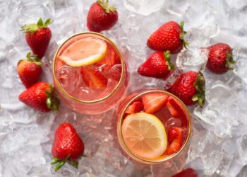 Sangria de espumante e frutos vermelhos