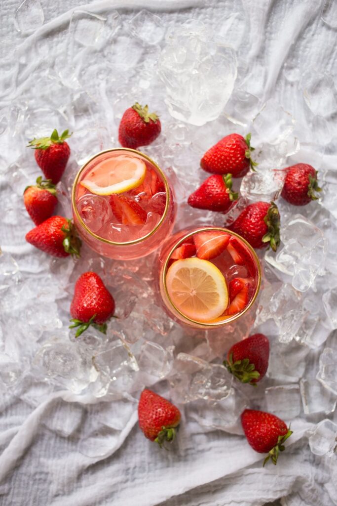 Sangria de espumante e frutos vermelhos