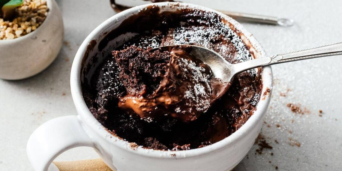 Bolo de caneca húmido e fofo