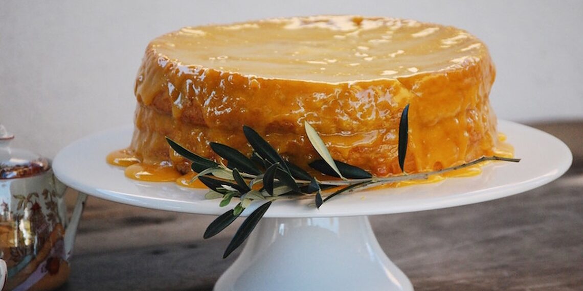 Bolo de amêndoa com doce de ovos