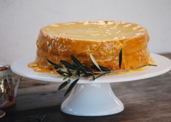 Bolo de amêndoa com doce de ovos