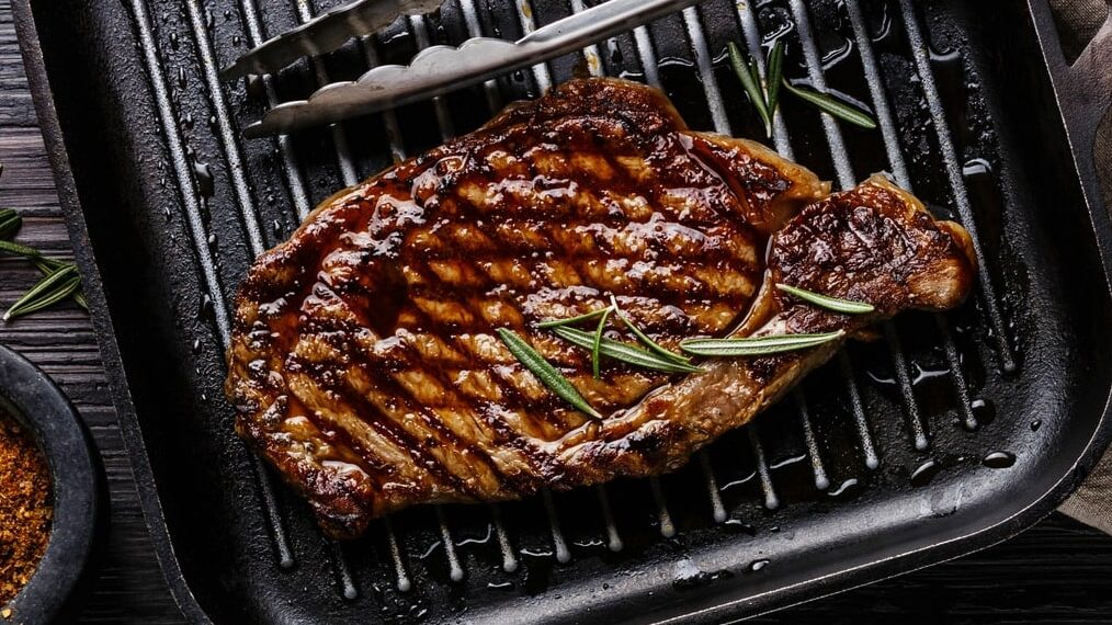 Bife de vaca na frigideira à Portuguesa