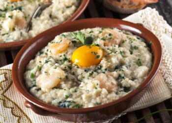 Açorda de peixe e camarão cremosa